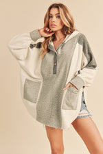 Cozy Coast Snap Button Pulover Hoodie- Dove