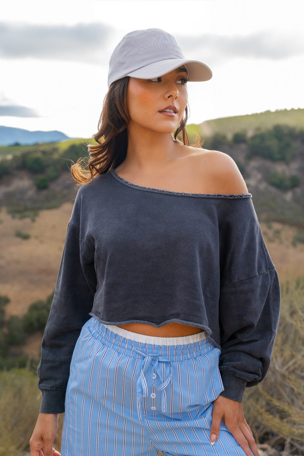 Sporty Spice Raw Hem Crop Sweatshirt- Black