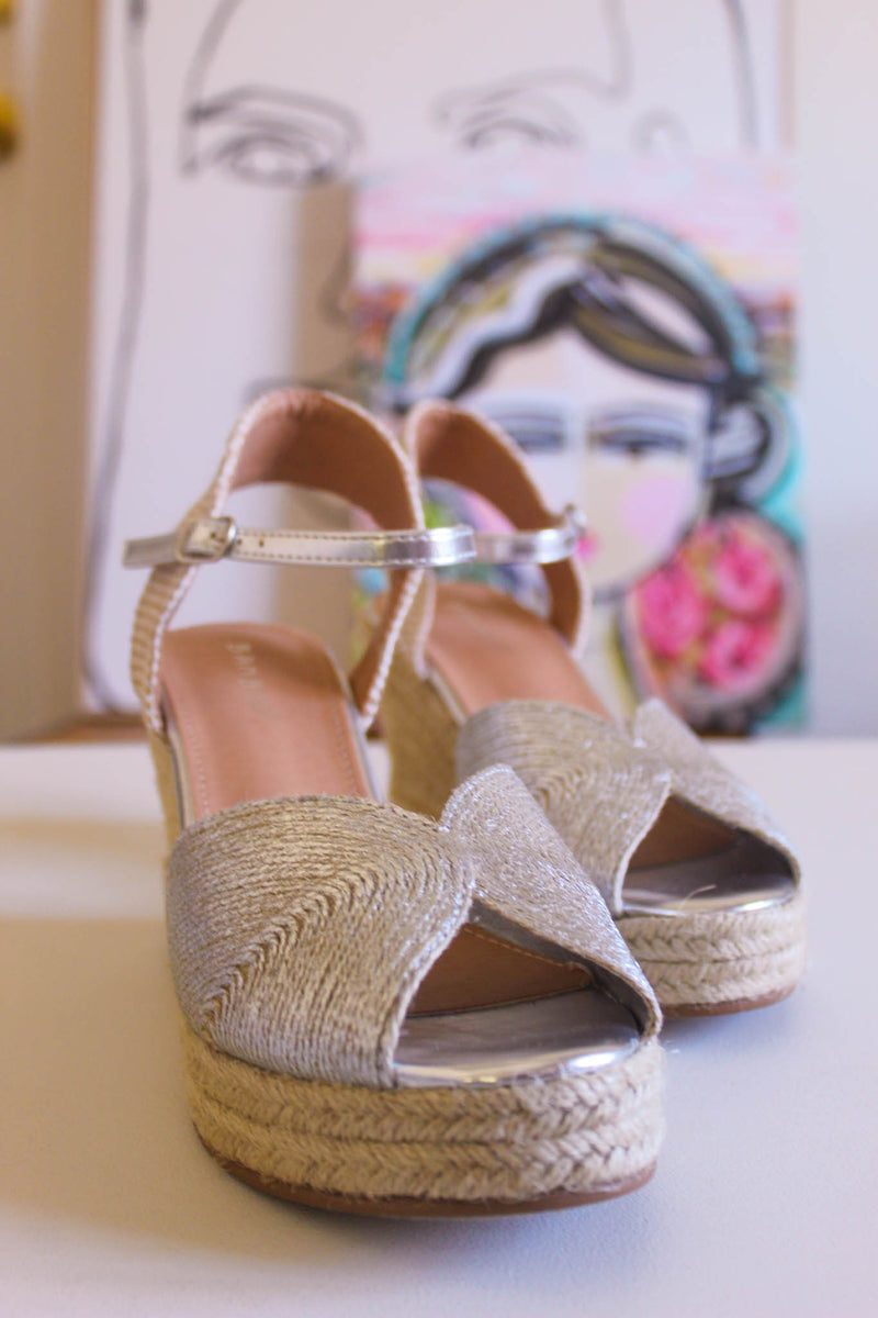 Verano Espadrille Wedge Sandal w/Buckle - Silver/Natural