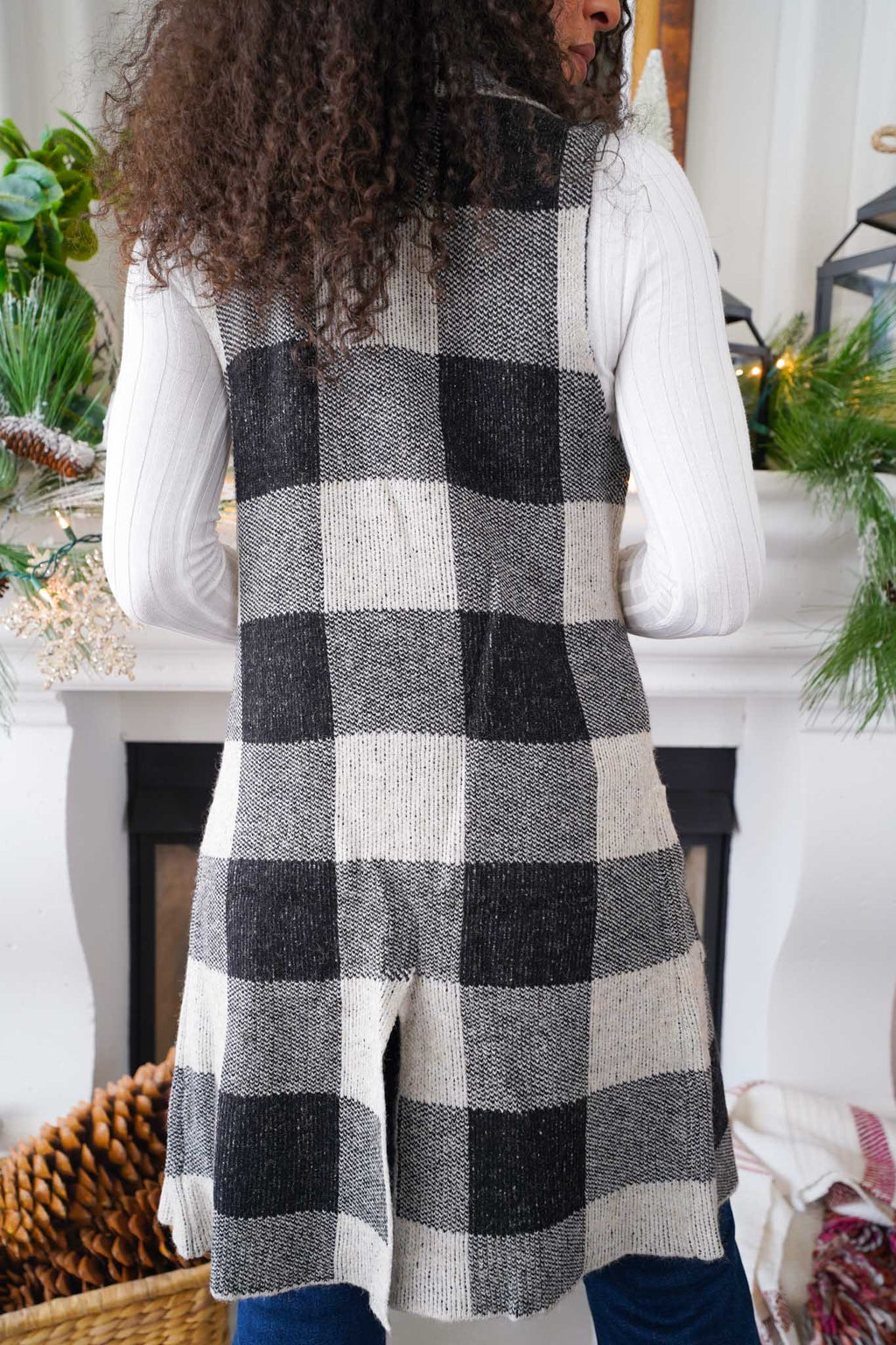 Plaid Tidings Sleeveless Cardigan - Black/Gray